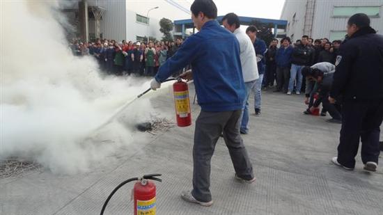 江蘇林輝塑業(yè)消防演習 江蘇林輝塑業(yè)消防演習