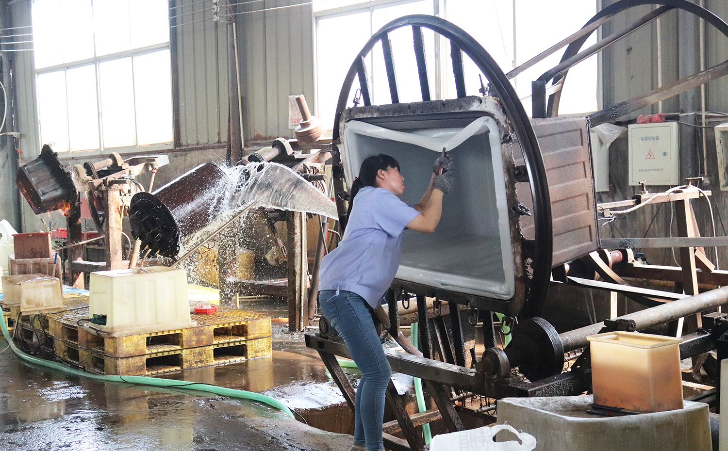 林輝塑業(yè)生產(chǎn)加工.jpg 林輝塑業(yè)生產(chǎn)加工.jpg