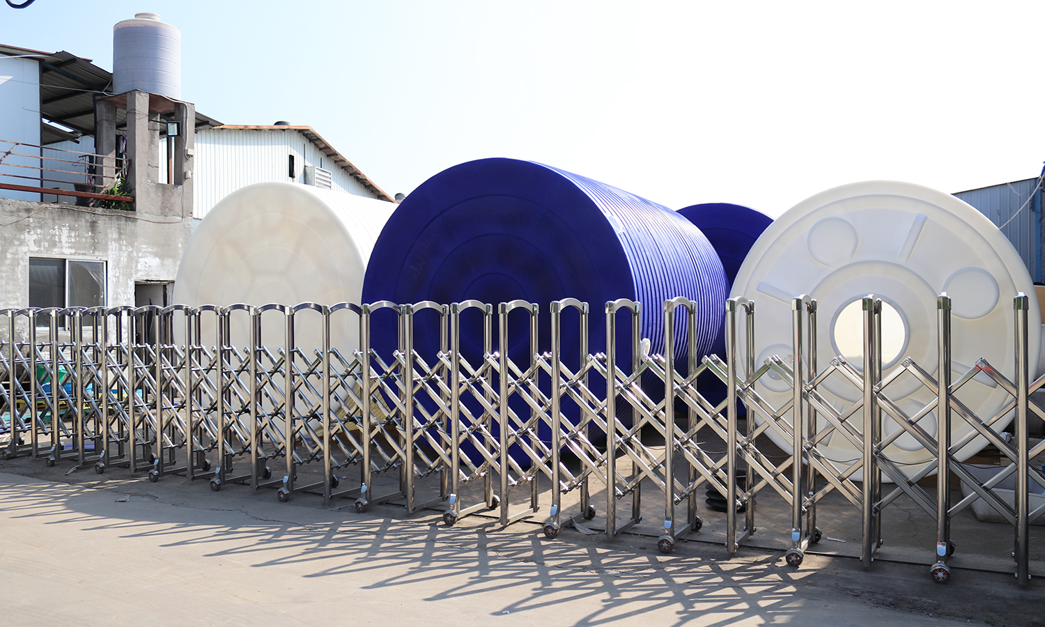 塑料儲(chǔ)罐.jpg 塑料儲(chǔ)罐.jpg