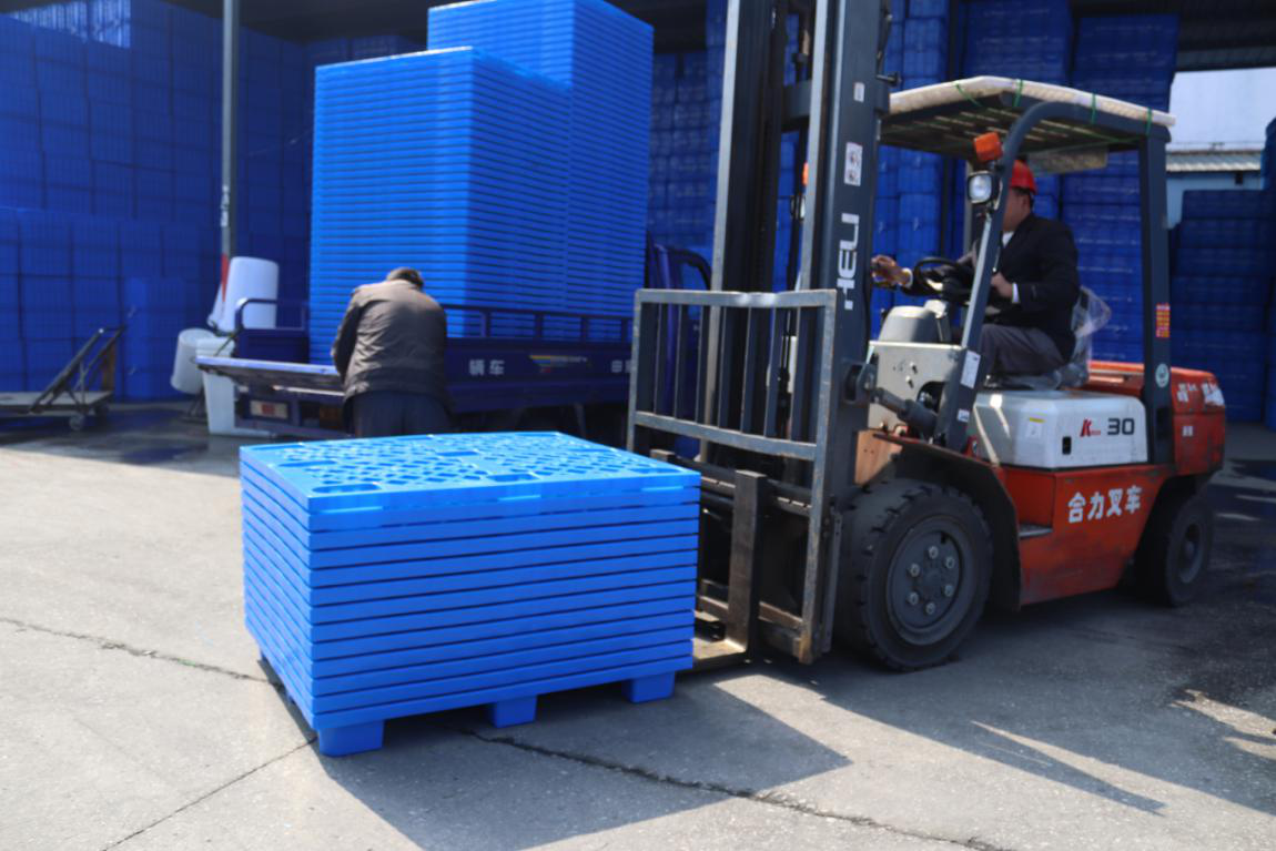 九腳塑料托盤叉車使用 九腳塑料托盤叉車使用