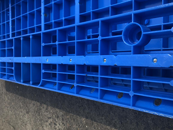 已經加鋼管的塑料托盤 已經加鋼管的塑料托盤