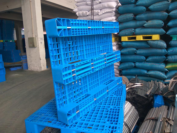 川字塑料托盤加鋼管 川字塑料托盤加鋼管