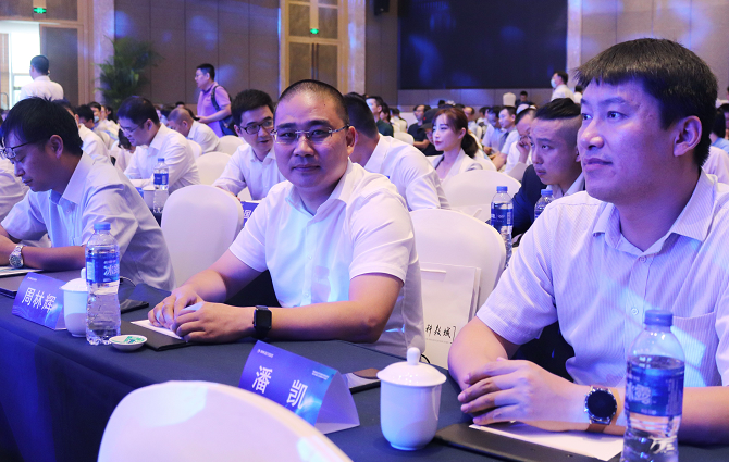 江蘇林輝塑業(yè)總經(jīng)理周林輝 江蘇林輝塑業(yè)總經(jīng)理周林輝