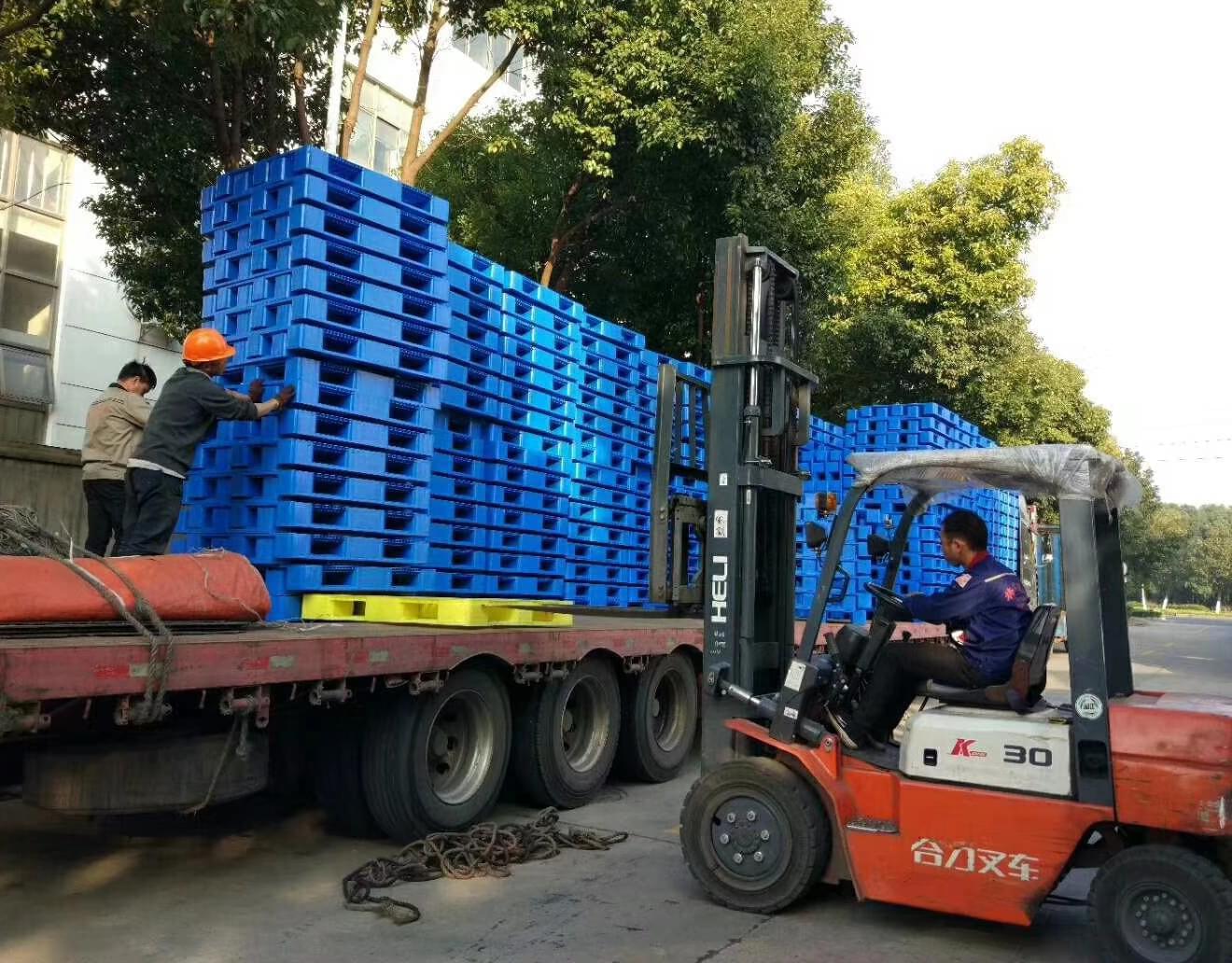 塑料托盤常用材質(zhì)有哪些？性能方面有何異同？