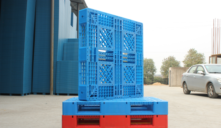 注塑與吹塑塑料托盤價格大比拼！