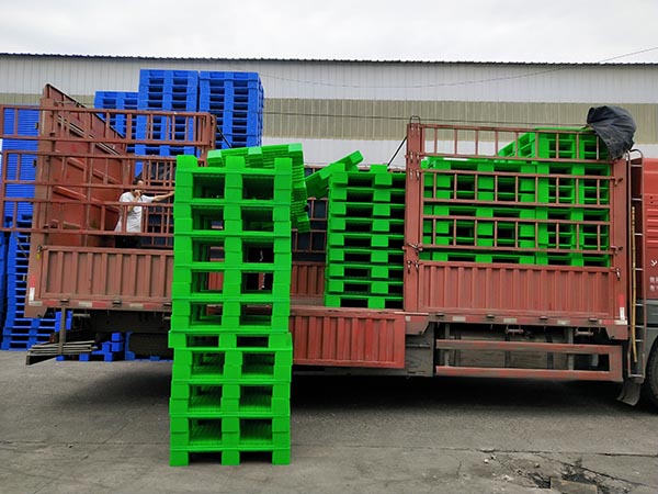 綠色等有顏色塑料托盤價(jià)格是不是會(huì)很貴？