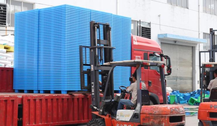 物價(jià)猛漲的時(shí)代，塑料托盤價(jià)格背道而馳！