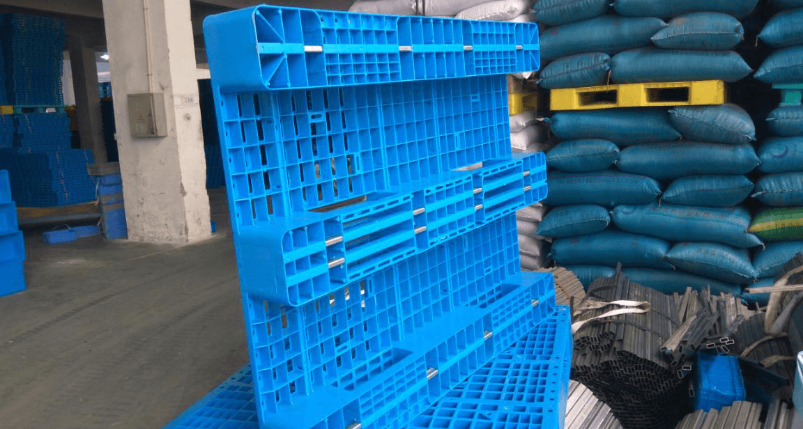 塑料托盤加鋼管和不加鋼管的區(qū)別？