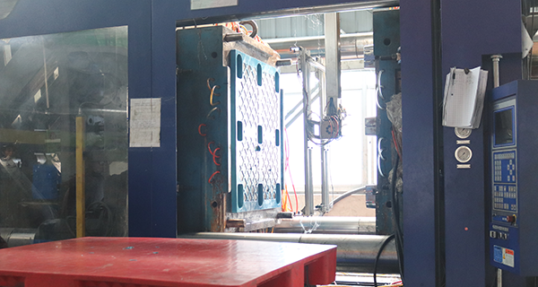 塑料托盤(pán)是這樣生產(chǎn)的，工廠師傅告訴你！