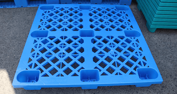 生產(chǎn)塑料托盤時，添加黑色母粒是為何？